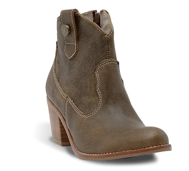 Botas en Elizabeth Martinez